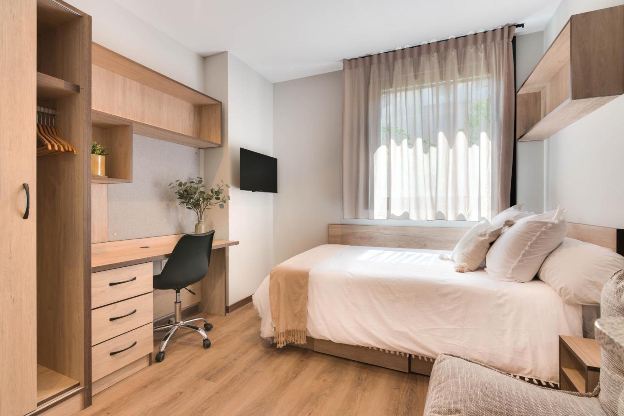 Livensa Living Pamplona Albergue Juvenil Bagian luar foto